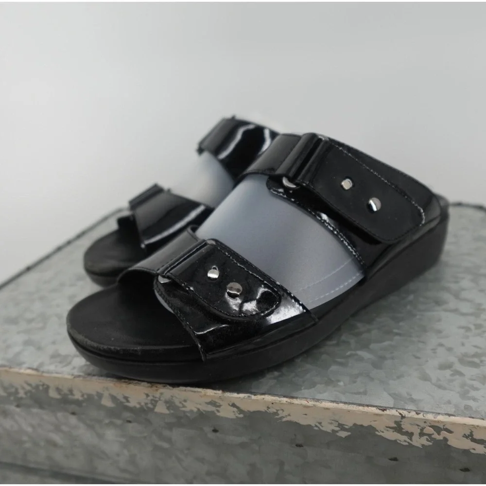 Munro American Black Patent Leather Slide Sandals Studded Straps Womens 8 M 6051